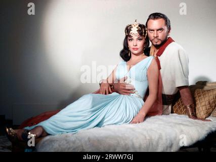 YUL BRYNNER et GINA LOLLOBRIGIDA dans SOLOMON ET SHEBA (1959), mise en scène par LE ROI VIDOR. Crédit : UNITED ARTISTS / Album Banque D'Images