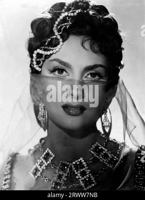 GINA LOLLOBRIGIDA dans BEAUTIES OF THE NIGHT (1953) -titre original : LES BELLES DE NUIT-, mise en scène RENE CLAIR. Crédit : FRANCO LONDON FILMS/ASTRA / Album Banque D'Images