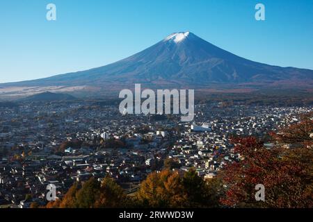 Fuji Fuji et Fuji Yoshida City de la Pagode Churyo Banque D'Images