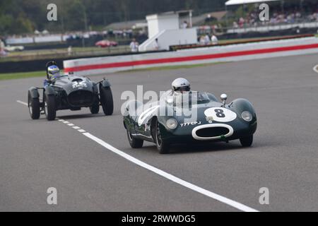 John Clark, Barry Cannell, Cooper-Climax T39 Bobtail, ont couru alors que le soleil commençait à se coucher dans la soirée, le Freddie March Memorial Trophy, un ra de soixante minutes Banque D'Images