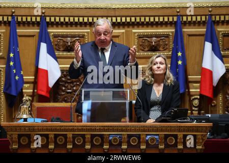 Le président du Sénat français Gérard Larcher, à côté du président de l'Assemblée nationale française Yael Braun-Pivet (à droite), prononce un discours devant le roi Charles de Grande-Bretagne, s'adressant aux sénateurs français et aux membres de l'Assemblée nationale au Sénat français à Paris le 21 septembre 2023. Le roi Charles III de Grande-Bretagne et son épouse la reine Camilla sont en visite d'État de trois jours à partir du 20 septembre 2023, à Paris et Bordeaux, six mois après les émeutes et les grèves ont forcé le report de dernière minute de sa première visite d'État en tant que roi. Photo Emmanuel Dunand/Pool/ABACAPRESS.COM Banque D'Images