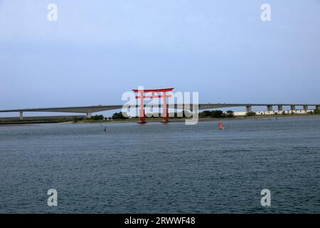 Mai : Aka-torii (porte rouge) à Bentenjima Banque D'Images