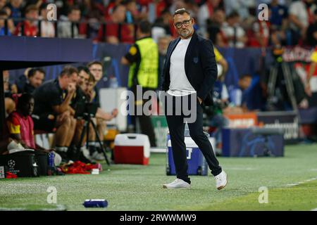 Séville, Espagne. 20 septembre 2023. Franck Haise, entraîneur du RC Lens, a joué au stade Ramon Sanchez Pizjuan le 20 septembre 2023 à Séville en Espagne lors du match de la Ligue des Champions UEFA, groupe B, entre le Sevilla FC et le RC Lens. (Photo Antonio Pozo/PRESSINPHOTO) crédit : PRESSINPHOTO SPORTS AGENCY/Alamy Live News Banque D'Images