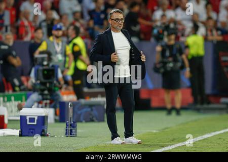 Séville, Espagne. 20 septembre 2023. Franck Haise, entraîneur du RC Lens, a joué au stade Ramon Sanchez Pizjuan le 20 septembre 2023 à Séville en Espagne lors du match de la Ligue des Champions UEFA, groupe B, entre le Sevilla FC et le RC Lens. (Photo Antonio Pozo/PRESSINPHOTO) crédit : PRESSINPHOTO SPORTS AGENCY/Alamy Live News Banque D'Images