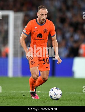San Sebastian, Espagne. 20 septembre 2023. Carlos Augusto hors FC Internazionalependant le match de l'UEFA Champions League, Groupe D, entre la Real Sociedad et l'Inter Milan a joué au Reale Arena Stadium le 20 septembre 2023 à San Sebastian, Espagne. (Photo de Cesar Ortiz/PRESSINPHOTO) crédit : PRESSINPHOTO SPORTS AGENCY/Alamy Live News Banque D'Images