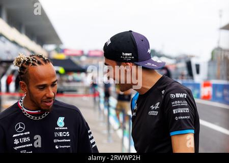 Circuit de Suzuka, Suzuka, Japon. 21 septembre 2023. 2023 Formule 1 Lenovo Japanese Grand Prix ; arrivée et inspection Day ; Esteban Ocon et Lewis Hamilton crédit : action plus Sports/Alamy Live News Banque D'Images