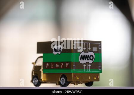 Kuala Lumpur, Malaisie - 22 septembre 2023 : MILO mini Vans Gold Edition pour la collection. Banque D'Images