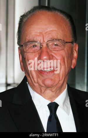 **PHOTO DE FICHIER** Rupert Murdoch quitte ses fonctions de président de Fox and News Corp Rupert Murdoch assiste au gala du 40e anniversaire de New Line Cinema pour la film Society of Lincoln Center au Fredrick P. Rose Hall au Time Warner Center à New York le 5 octobre 2007. Crédit photo : Henry McGee/MediaPunch Banque D'Images