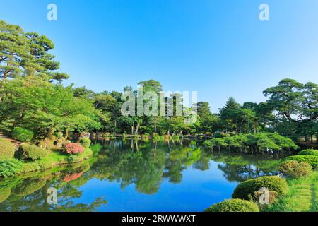 Kasumigaike Pond dans Kenrokuen Garden Banque D'Images