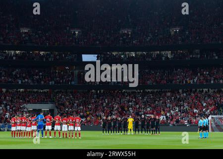 Lisbonne, Portugal. 20 septembre 2023. 20 septembre 2023. Lisbonne, Portugal. Joueurs Benfica, joueurs de Salzbourg et arbitres pendant 1 minutes de silence au début du match de la Journée 1 du Groupe D pour l'UEFA Champions League, Benfica vs Red Bull Salzburg crédit : Alexandre de Sousa/Alamy Live News Banque D'Images