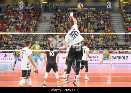 Linus Weber (Allemagne) contre la Slovénie. Championnat du monde de volley 2022. Ronde de 16 Banque D'Images