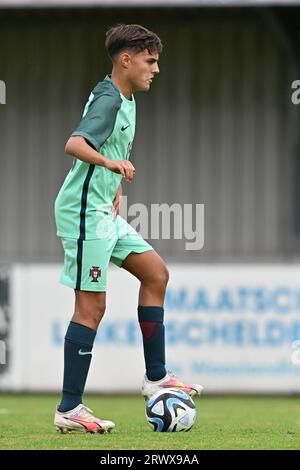 Goncalo Oliveira (16 ans) du Portugal photographié lors d'un match amical de football entre les équipes nationales des moins de 16 ans du Danemark et du Portugal le mardi 19 septembre 2023 à Sint-Niklaas , Belgique . PHOTO SPORTPIX | David Catry Banque D'Images