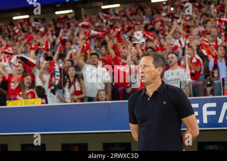Roger Schmidt entraîneur du SL Benfica vu lors du match de championnat entre Benfica et FC Red Bull Salzburg au stade Estádio da Luz. Le FC Salzbourg a gagné contre le SL Benfica par 0 - 2 Banque D'Images