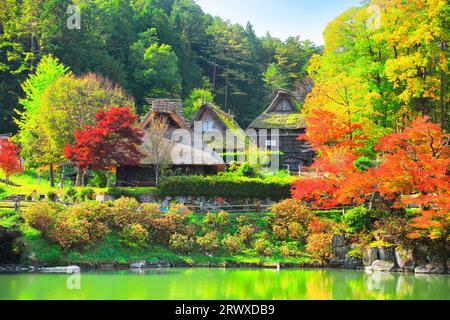 Feuilles d'automne dans le village folklorique de Hida, Hida no Sato Banque D'Images