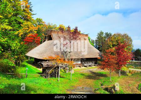 Feuilles d'automne dans le village folklorique de Hida, Hida no Sato Banque D'Images