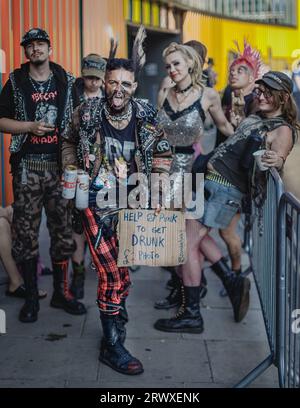 Un groupe de punks au festival Music Walk of Fame à Camden. Banque D'Images