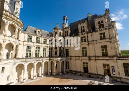 Escalier extérieur de la Tour Robert de Parme au Château de Chambord dans le Loir et cher, Centre Val de Loire, France Banque D'Images