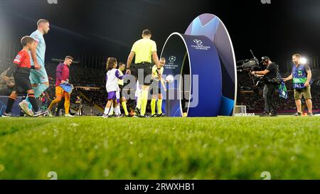 Barcelone, Espagne. 19 septembre 2023. Les arbitres lors du match de l'UEFA Champions League, groupe H, entre le FC Barcelone et le Royal Antwerp FC ont joué au stade Lluis Companys le 19 septembre 2023 à Barcelone, en Espagne. (Photo Bagu Blanco/PRESSINPHOTO) crédit : PRESSINPHOTO SPORTS AGENCY/Alamy Live News Banque D'Images