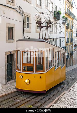 Funiculaire ascensor da Bica, Lisbonne, Portugal Banque D'Images