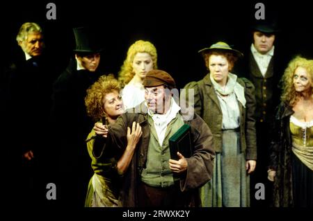 Julia McKenzie (Mme Lovett), Alun Armstrong (Sweeney Todd) dans SWEENEY TODD - LE DÉMON BARBIER DE FLEET STREET au Cottesloe Theatre, National Theatre (NT), Londres SE1 02/06/1993 musique et paroles : Stephen Sondheim livre : Hugh Wheeler pièce originale : Christopher Bond Directeur musical : Paddy Cunneen design : Nick Ormerod éclairage: Mick Hughes mouvement : Jane Gibson réalisateur : Declan Donnellan Banque D'Images