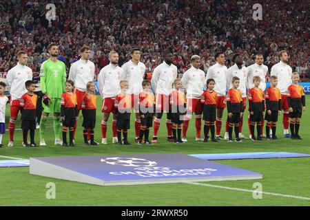 MUNICH, Allemagne. , . FC BAYERN MUENCHEN line up, 26 Sven ULREICH, Keeper, 2 Dayot UPAMECANO, 3 Minjae KIM, 6 Joshua KIMMICH, 7 Serge GNABRY, 8 Leon GORETZKA, 9 Harry KANE, 10 Leroy SANÉ, 19 Alphonso DAVIS, 27 Konrad LAIMER, lors de l'UEFA Champions League Goup Un match entre le FC BAYERN Muenchen et MANCHESTER-UNITED à l'Allianz Arena, le stade de Munich le 20 septembre. In Muenchen (photo Arthur THILL/ATP Images) (THILL Arthur/ATP/SPP) crédit : SPP Sport Press photo. /Alamy Live News Banque D'Images
