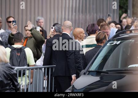 Milan, Italie. 21 septembre 2023. Le groupe Enhypen arrive au défilé de mode Prada pendant la Fashion week de Milan Printemps/été 2024 le 21 septembre 2023 à Milan, en Italie. © photo : Cinzia Camela. Crédit : Agence photo indépendante/Alamy Live News Banque D'Images