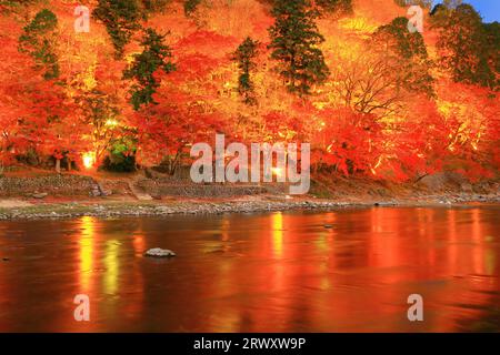 Korankei gorge illuminée de feuilles d'automne Banque D'Images