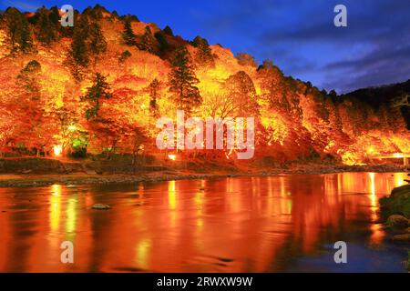 Korankei gorge illuminée de feuilles d'automne Banque D'Images