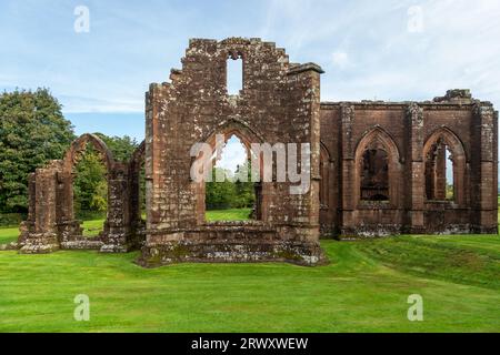 L'église collégiale de Lincluden, connue auparavant sous le nom de Prieuré de Lincluden ou Abbaye de Lincluden, est une maison religieuse en ruine, près de Dumfries. Banque D'Images