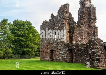 L'église collégiale de Lincluden, connue auparavant sous le nom de Prieuré de Lincluden ou Abbaye de Lincluden, est une maison religieuse en ruine, près de Dumfries. Banque D'Images