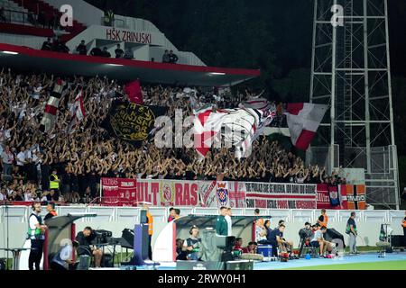 MOSTAR - supporters lors du match du groupe E de l'UEFA Conference League entre HSK Zrinjski Mostar et AZ Alkmaar au stade Gradski Mostar le 21 septembre 2023 à Mostar, Bosnie-Herzégovine. ANP ED VAN DE POL Banque D'Images