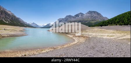 Le lac Cancano et le lac supérieur de San Giacomo, bassins d'eau artificiels et vallée à environ 1900 mètres d'altitude dans le parc national du Stelvio, Banque D'Images