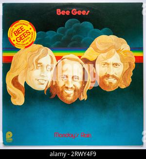 Reprise LP de Monday's Rain, un album d'enregistrements australiens originaux des Bee Gees, sorti en 1978 Banque D'Images