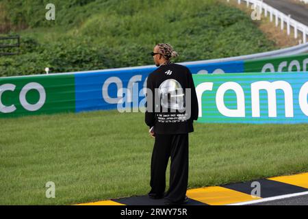 Suzuka, préfecture de Mie, Japon. 21 septembre 2023. LEWIS HAMILTON (GBR) de Mercedes #44 arrive pour avoir 2 ans pour une réunion. (Image de crédit : © Taidgh Barron/ZUMA Press Wire) USAGE ÉDITORIAL SEULEMENT! Non destiné à UN USAGE commercial ! Banque D'Images