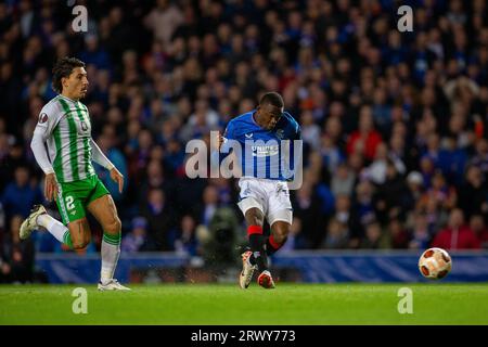 21 septembre 2023 ; Ibrox Stadium, Glasgow, Écosse : Europa League, Group Stage football, Rangers contre Real Betis ; Rabbi Matondo des Rangers tire vers le but Banque D'Images