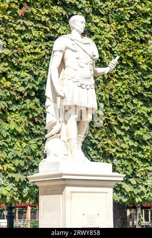Statue de Jules César (Jules César) dans le jardin des Tuileries, 1e arrondissement, Paris, Île-de-France, France Banque D'Images