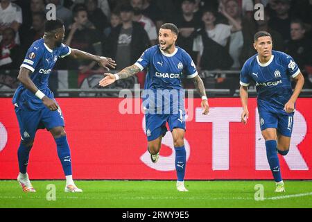 Amsterdam, France, pays-Bas. 21 septembre 2023. Jonathan CLAUSS de Marseille célèbre son but avec Chancel MBEMBA de Marseille et amine HARIT de Marseille lors du match du groupe B de l'UEFA Europa League entre l'Ajax Amsterdam et l'Olympique de Marseille (OM) au Johan Cruijff Arena Stadium le 21 septembre 2023 à Amsterdam, pays-Bas. (Image de crédit : © Matthieu Mirville/ZUMA Press Wire) USAGE ÉDITORIAL SEULEMENT! Non destiné à UN USAGE commercial ! Banque D'Images