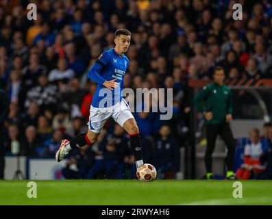 21 septembre 2023 ; Ibrox Stadium, Glasgow, Écosse : Europa League, Group Stage football, Rangers contre Real Betis ; Tom Lawrence des Rangers sur le ballon Banque D'Images