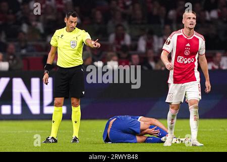 Amsterdam, pays-Bas. 21 septembre 2023. AMSTERDAM, PAYS-BAS - 21 SEPTEMBRE : l'arbitre Maurizio Mariani fait des gestes lors du match du groupe B de l'UEFA Champions League entre l'AFC Ajax et l'Olympique de Marseille au Johan Cruijff Arena le 21 septembre 2023 à Amsterdam, pays-Bas. (Photo Andre Weening/Orange Pictures) crédit : Orange pics BV/Alamy Live News Banque D'Images