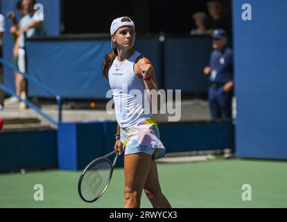La joueuse de tennis colombienne Emiliana Arango lors de son match contre son adversaire turc Ipek Oz à Flushing Meadows lors du premier tour de qualification. Banque D'Images