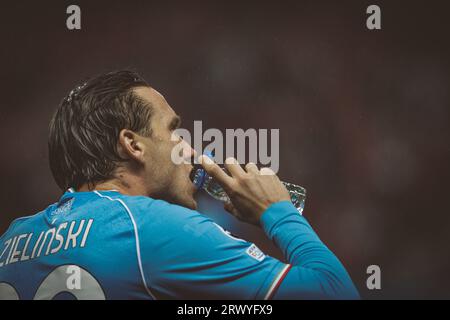 Piotr Zielinski lors du match de l'UEFA Champions League 2023/24 entre le SC Braga et le SSC Napoli à l'Estadio Municipal de Braga, Braga, Portugal. (Maciej Rog Banque D'Images