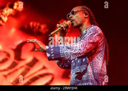 Cologne, Allemagne. 21 septembre 2023. Le rappeur Snoop Dogg est sur scène lors d'un concert à Lanxess Arena. Crédit : Henning Kaiser/dpa/Alamy Live News Banque D'Images