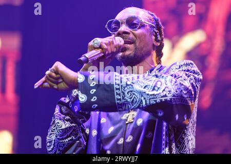 Cologne, Allemagne. 21 septembre 2023. Le rappeur Snoop Dogg est sur scène lors d'un concert à Lanxess Arena. Crédit : Henning Kaiser/dpa/Alamy Live News Banque D'Images