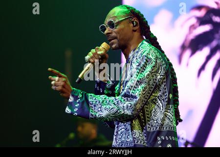 Cologne, Allemagne. 21 septembre 2023. Le rappeur Snoop Dogg est sur scène lors d'un concert à Lanxess Arena. Crédit : Henning Kaiser/dpa/Alamy Live News Banque D'Images