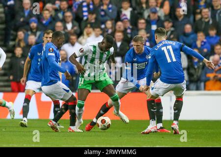 Glasgow, Royaume-Uni. 21 septembre 2023. Dans le premier match du groupe C de l'UEFA Europa League de cette saison, les Rangers ont affronté le Real Betis d'Espagne au stade Ibrox de Glasgow, en Écosse, au Royaume-Uni. C'est le premier match d'une mini ligue de 4 équipes avec des matchs à domicile et à l'extérieur. Crédit : Findlay/Alamy Live News Banque D'Images