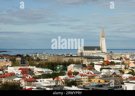 Cathédrale de Hallgrimskirkja et la ville de Reykjavik , Islande, Reykjavik Banque D'Images