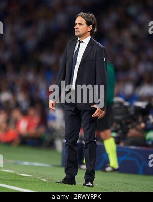 Simone Inzaghi, entraîneur-chef du FC Internazionale, regarde lors du match de l'UEFA Champions League entre la Real Sociedad et le FC Internazionale au Reale Arena on Banque D'Images