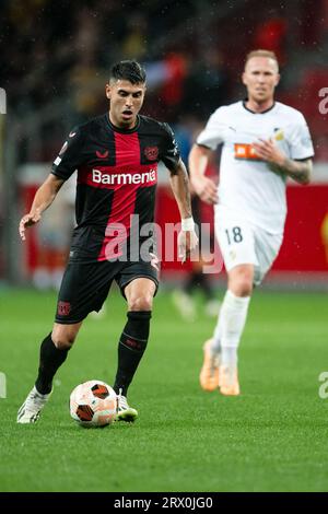 Leverkusen, Allemagne. 21 septembre 2023. Football : Europa League, Bayer Leverkusen - BK Häcken, phase de groupes, Groupe H, Journée 1, BayArena. Josip Stanisic de Leverkusen joue le ballon. Crédit : Marius Becker/dpa/Alamy Live News Banque D'Images