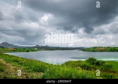Karapuzha barrage une attraction touristique populaire du district Wayanad du Kerala, en Inde Banque D'Images