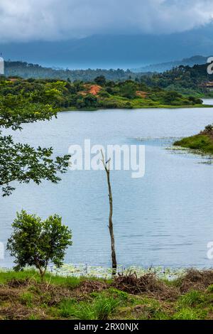 Karapuzha barrage une attraction touristique populaire du district Wayanad du Kerala, en Inde Banque D'Images